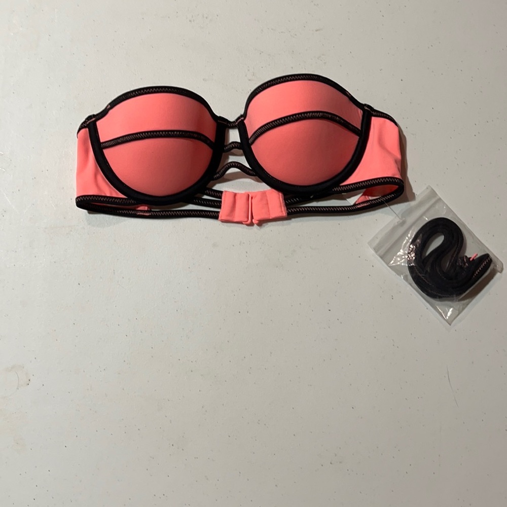 NWOT Victoria’s Secret bikini swim top